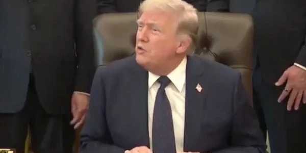 Trump ile Gazeteci Arasında Benzin Fiyatları Tartışması: Tansiyon Yükseldi