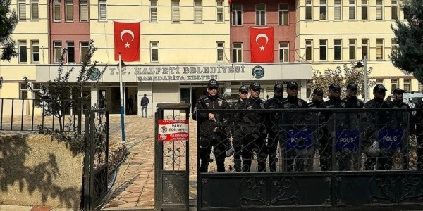 Halfeti Belediyesi'nde Şafak Operasyonu: 49 Kişi Gözaltına Alındı