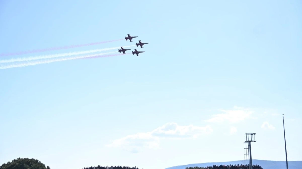 Çanakkale'de 23 Nisan Coşkusu: Türk Yıldızları Gösterisine Yoğun İlgi