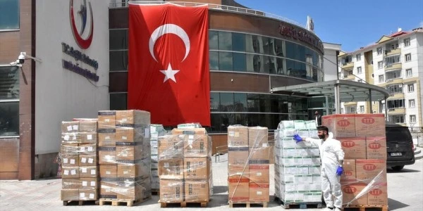 Türkiye'den İran’a 6 Tır Dolusu İlaç Desteği Gönderildi