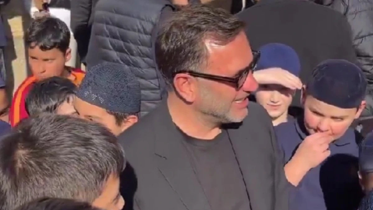 Okan Buruk derbi öncesi kuran kursu öğrencilerinden dua istedi