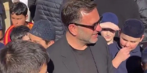 Okan Buruk derbi öncesi kuran kursu öğrencilerinden dua istedi