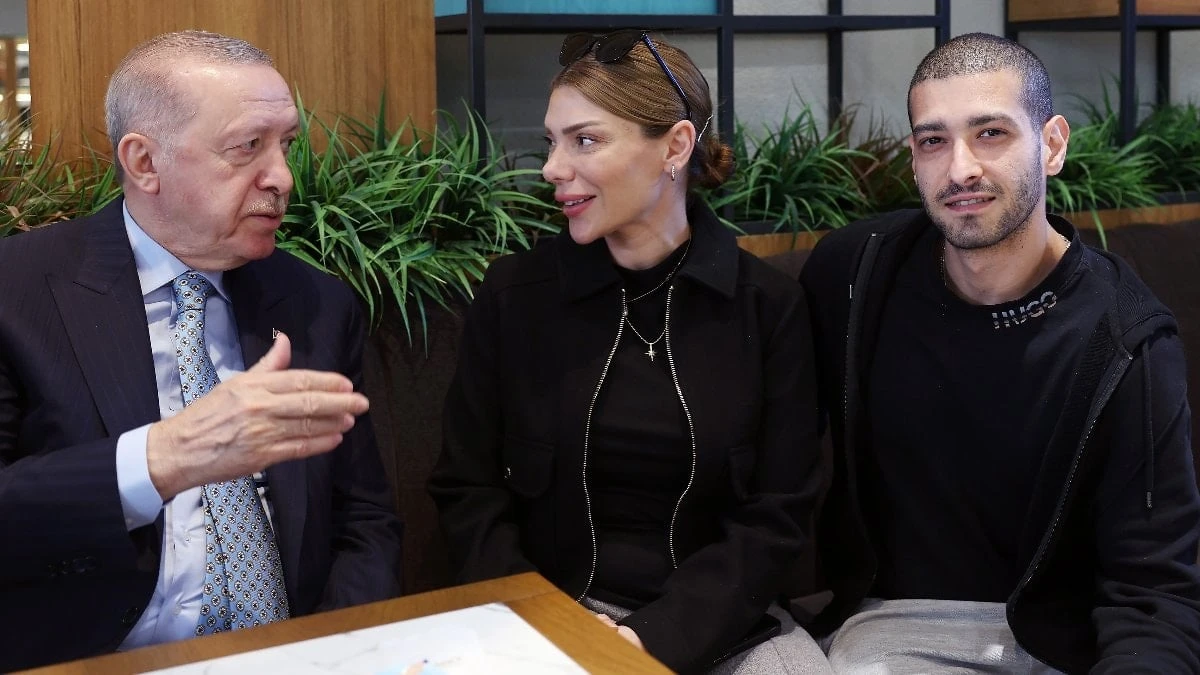 Erdoğan Beyoğlu'nda Bir Kafede Vatandaşlarla Bugün Bir Araya Geldi