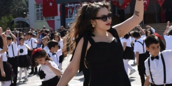 Aksaray'da öğrencilerin 23 Nisan dansı sosyal medyayı etkiledi