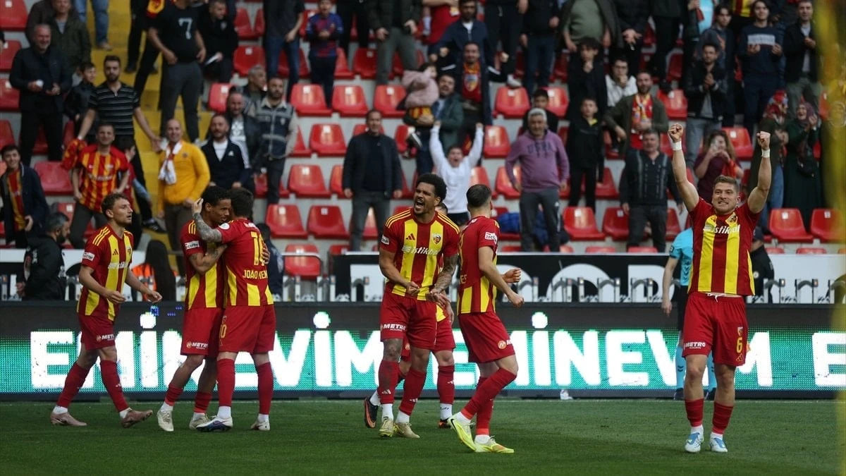 Kayserispor Rizespor'u 2-0 mağlup etti, kümede umutları tazeledi