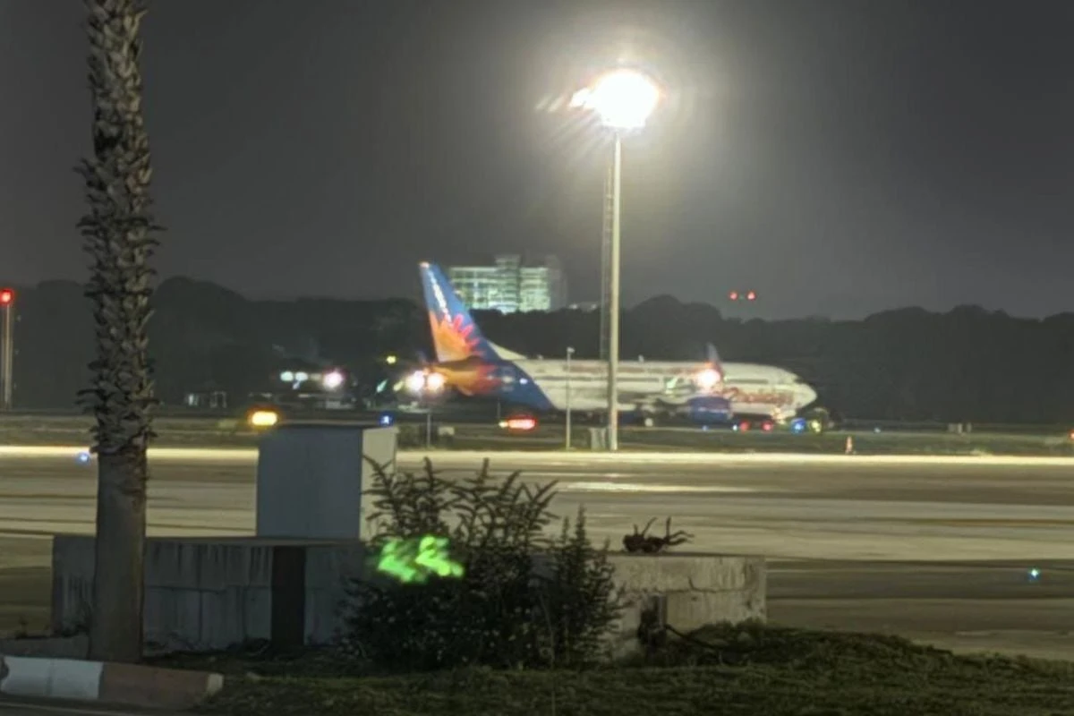 Antalya'da pilotun rahatsızlanması nedeniyle Jet2 uçağı acil iniş yaptı