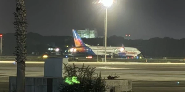 Antalya'da pilotun rahatsızlanması nedeniyle Jet2 uçağı acil iniş yaptı