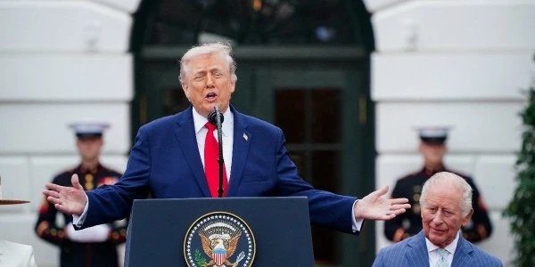 Trump'tan Kral Charles'ı Utandıran Çıkış: 'Annem Genç Charles'a Aşıktı'
