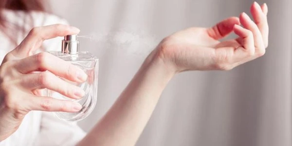 Parfümün kalıcılığını artırmanın yolları: Uzmanlar şimdi uyarıyor
