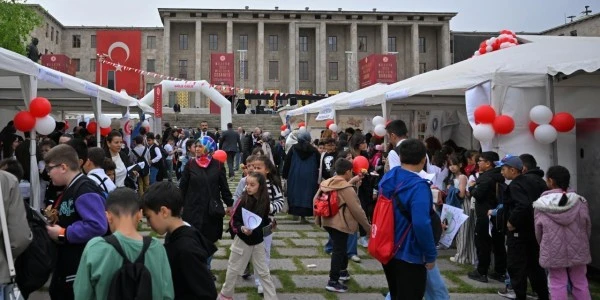 TBMM’de 23 Nisan Coşkusu: Çocuklara Özel Oturum ve Bahçede Etkinlikler