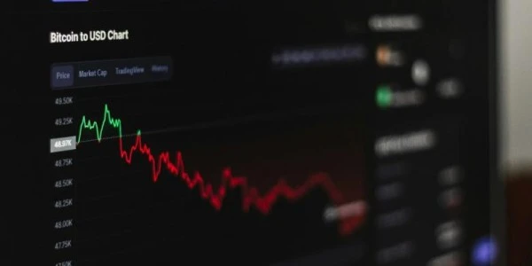 Exodus 1.076 BTC sattı — W3C ödemesi için nakit havuzu hazırlıyor