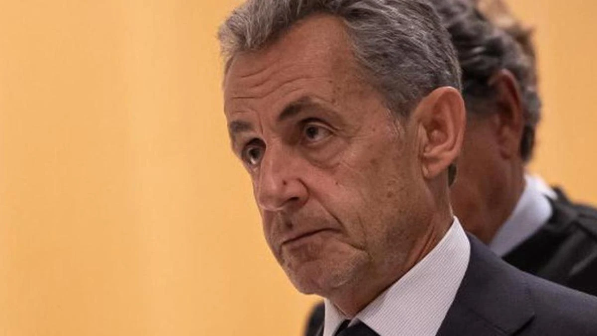 Sarkozy için 7 yıl hapis ve 300 bin avro para cezası resmi istendi