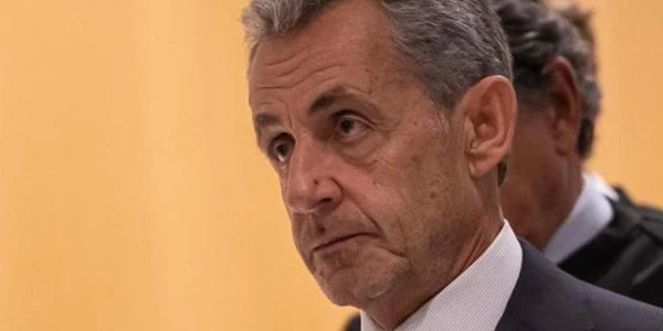 Sarkozy için 7 yıl hapis ve 300 bin avro para cezası resmi istendi