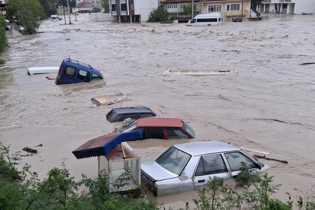Havza'da sağanak ve sele bağlı taşkınlar nedeniyle eğitime ara verildi