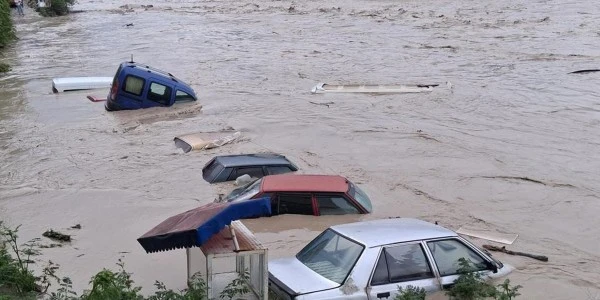 Havza'da sağanak ve sele bağlı taşkınlar nedeniyle eğitime ara verildi