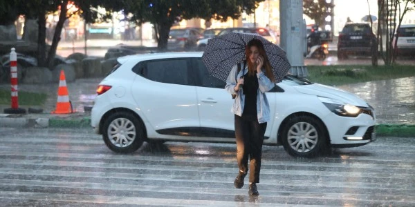 Meteoroloji'den son dakika: 39 ilde sağanak ve fırtına alarmı