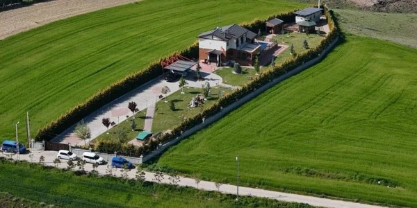 Özel Kalem Müdürünün Lüks Evi ve Bahçede Gömülü Oda: Ortaya Çıkan Detaylar