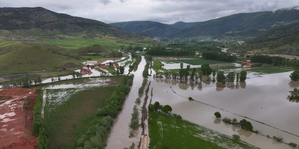 Tokat Turhal'da sağanak sonrası taşkın: Köyler ve tarım zarar gördü