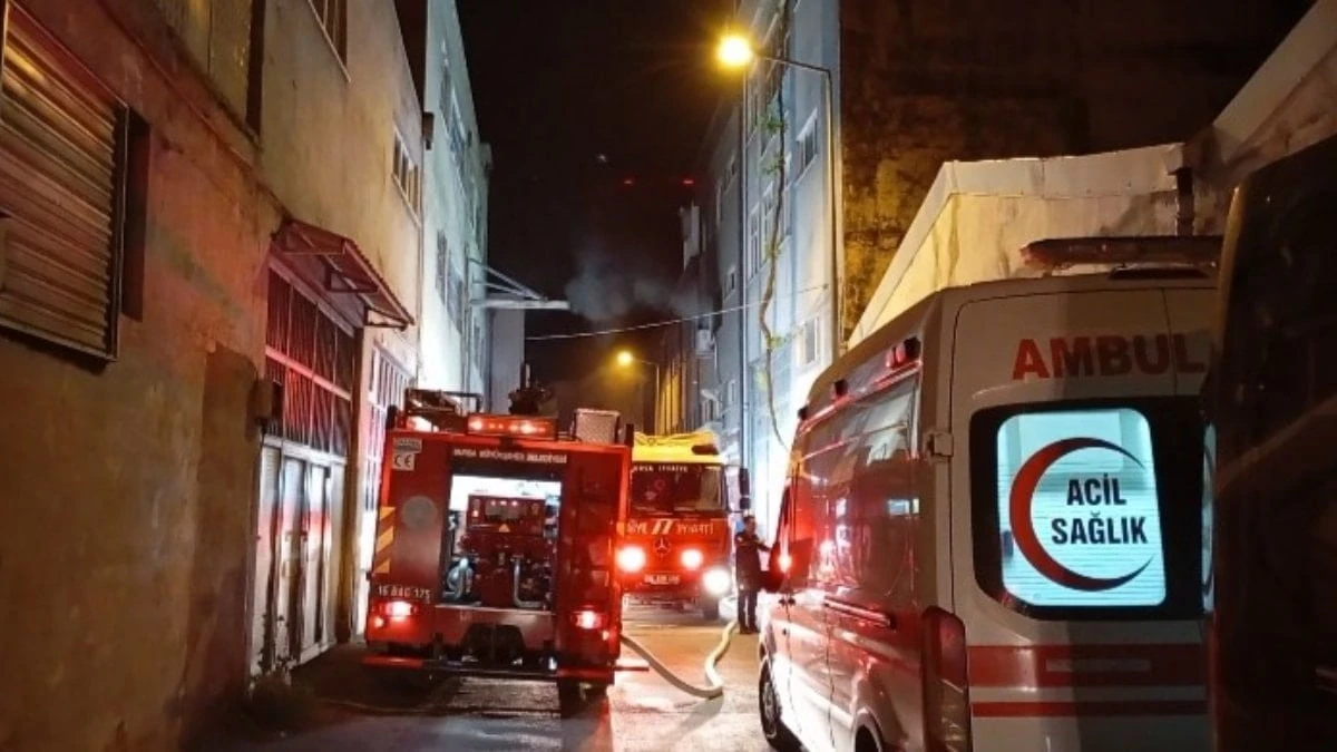 Bursa'da tekstil atölyesinde gece yangını kontrol altına alındı