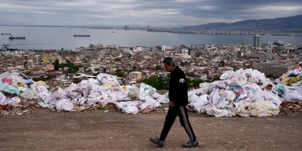 Konak'ta deniz manzaralı alan çöp ve molozla kaplandı: Vatandaşlar