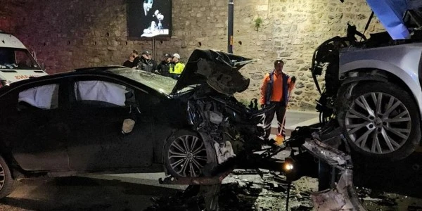 Beşiktaş Çırağan Caddesi'nde kafa kafaya çarpışma: 9 yaralı