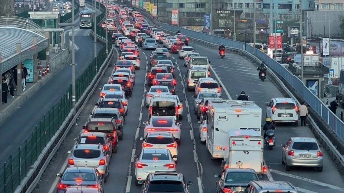İstanbul’da haftanın ilk gününde trafik yoğunluğu yüzde 51’e çıktı