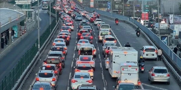 İstanbul’da haftanın ilk gününde trafik yoğunluğu yüzde 51’e çıktı