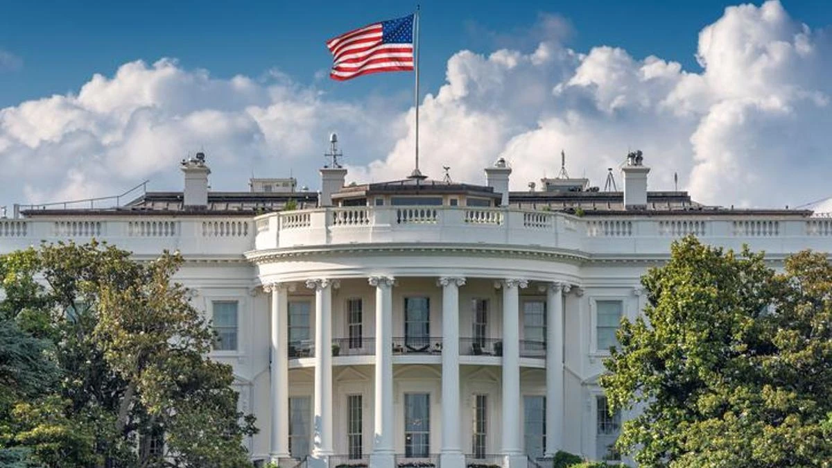 Trump, Beyaz Saray'ın Güney Çimliği'ne helikopter pisti düşünüyor
