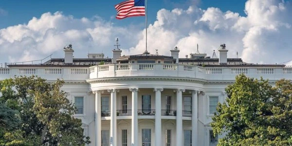 Trump, Beyaz Saray'ın Güney Çimliği'ne helikopter pisti düşünüyor
