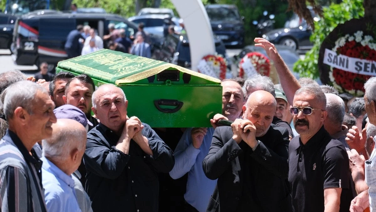 Mevlüt Çavuşoğlu'nun kardeşi Aydın Çavuşoğlu toprağa verildi