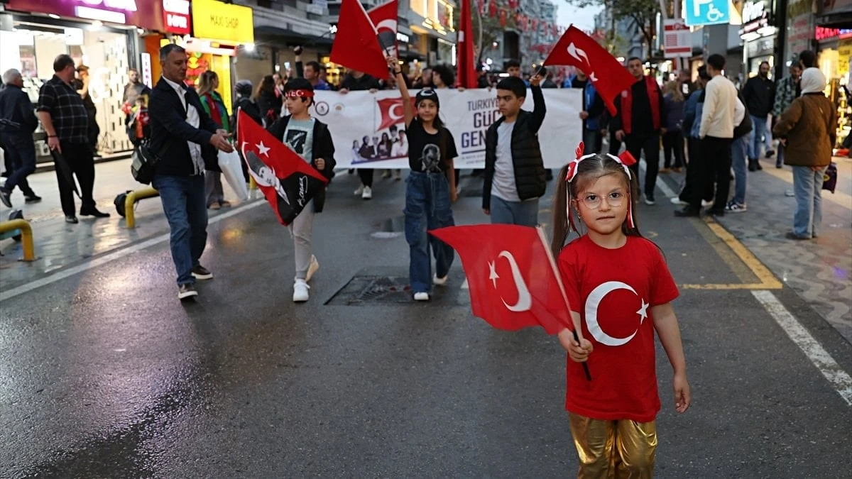 19 Mayıs'ta yurdun dört bir yanında fener alayları düzenlendi