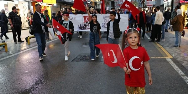 19 Mayıs'ta yurdun dört bir yanında fener alayları düzenlendi