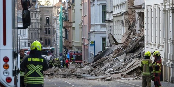 Almanya'nın Görlitz kentinde tarihi bina çöktü: 3 kişi kayıp