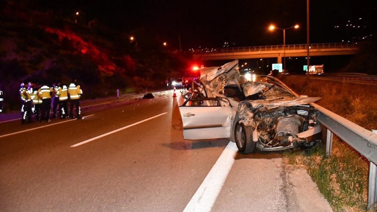 Hatay'da Payas-İskenderun yolunda tırla çarpışan otomobilde 18 yaşındaki kız...