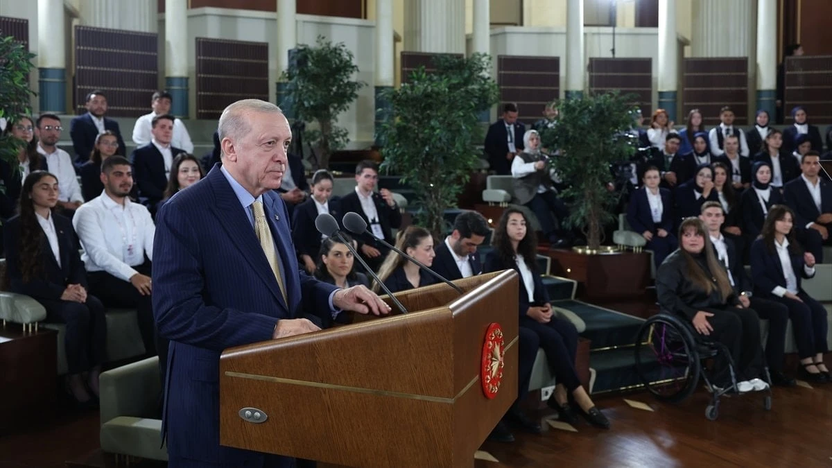 Erdoğan gençler ve milli sporcularla Cumhurbaşkanlığı'nda buluştu