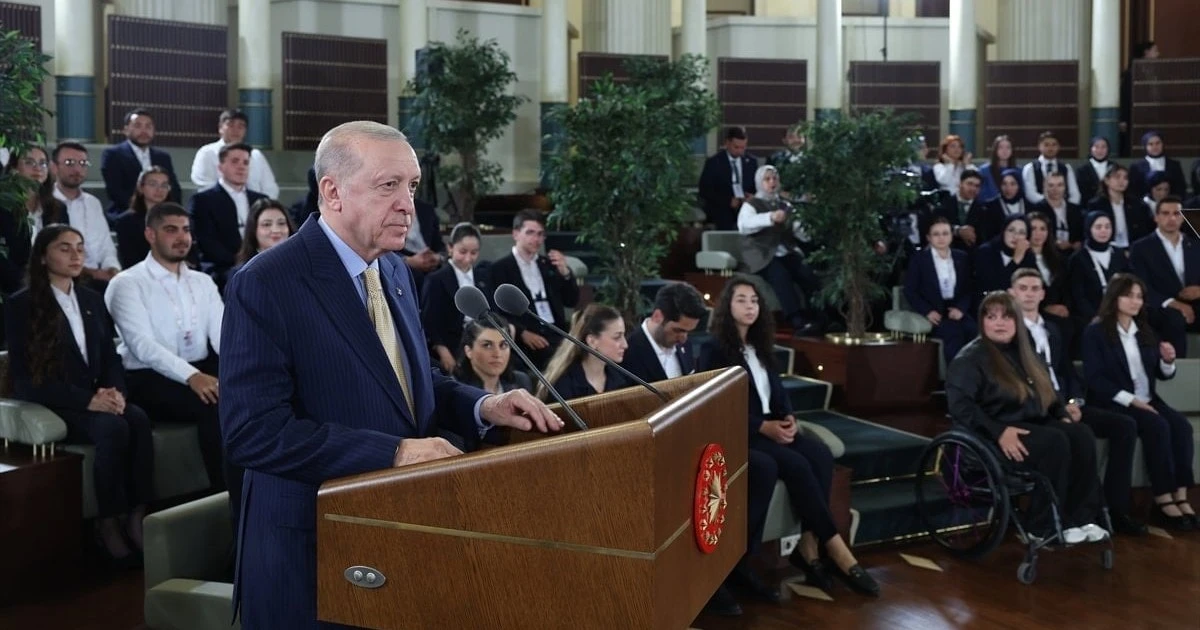 Erdoğan gençler ve milli sporcularla Cumhurbaşkanlığı'nda buluştu
