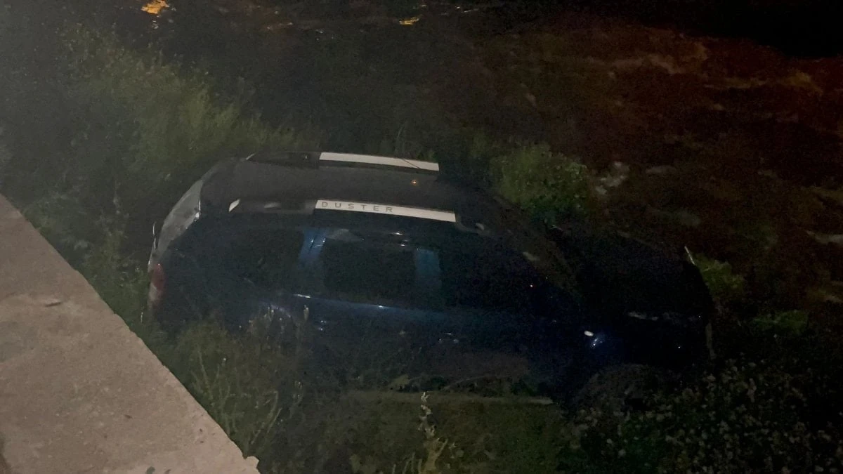 Bursa'da kontrolden çıkan otomobil dereye uçtu; sürücü kaçtı