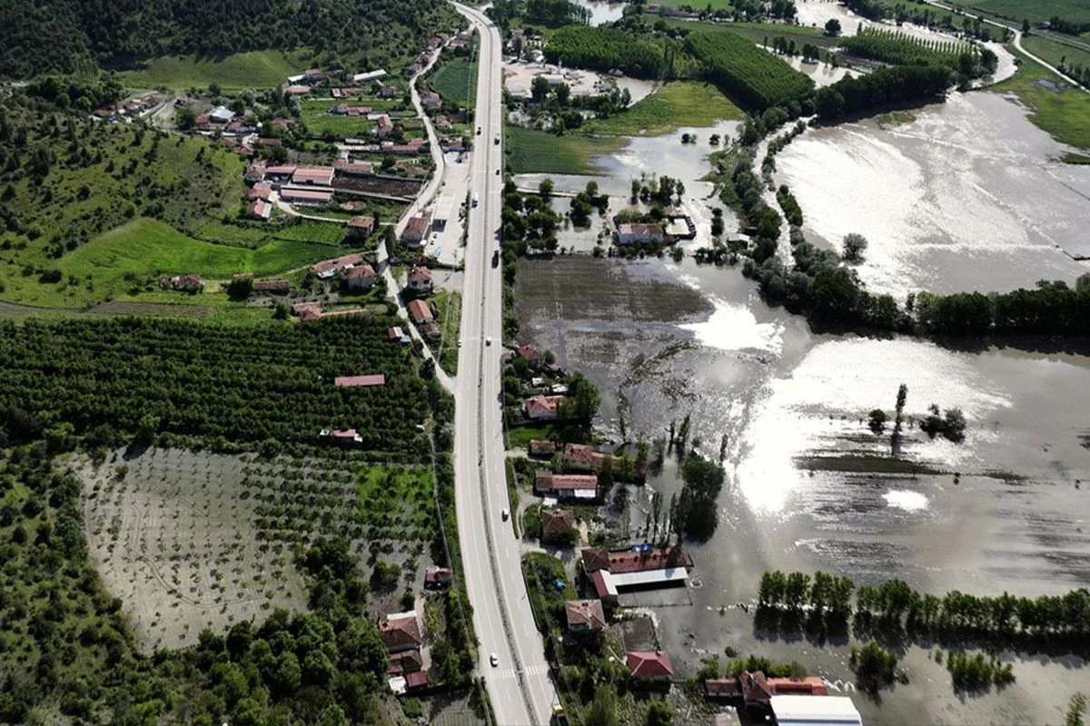 Tokat Turhal'da sel: Evler ve tarım arazileri sular altında