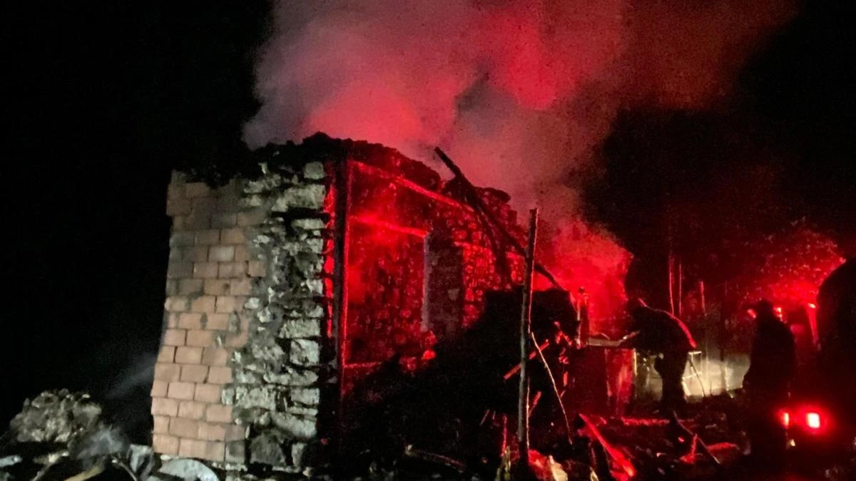 Kumluca'da ev yangını: 94 yaşındaki kadın yaralandı