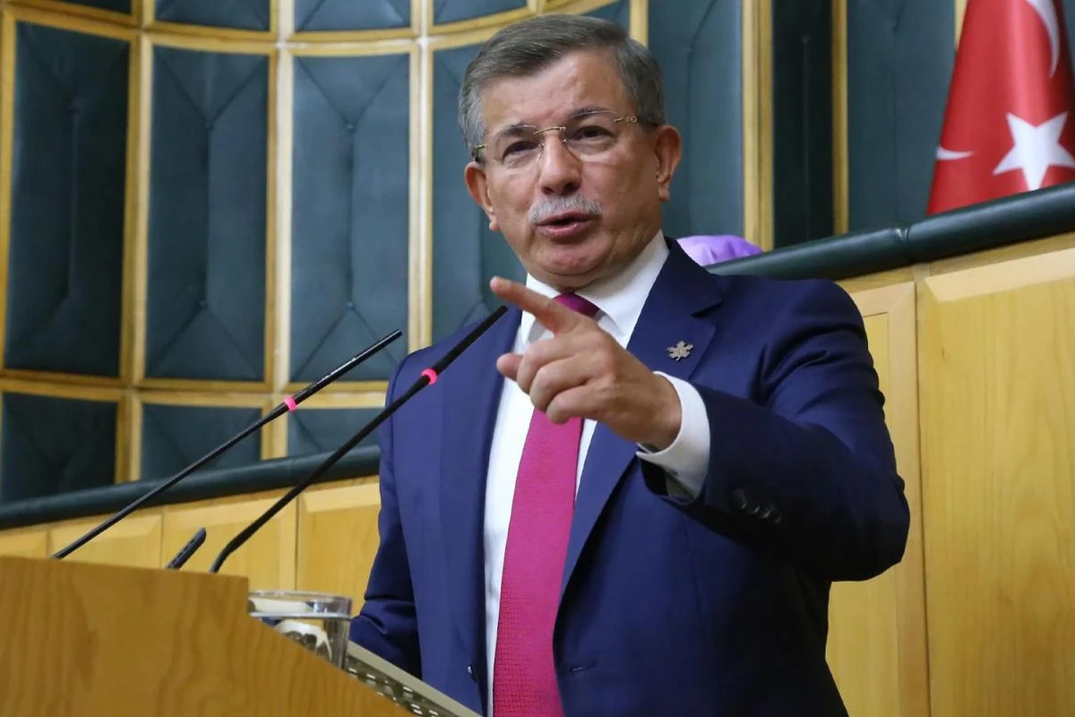 Davutoğlu: Mutlak butlan kararı siyaseti dizayn etme çabasıdır
