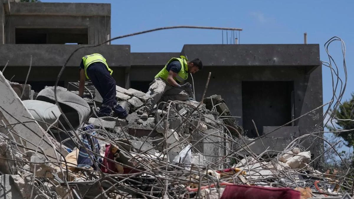 İsrail, Lübnan güneyinde sağlık merkezini vurarak 4 kişiyi öldürdü