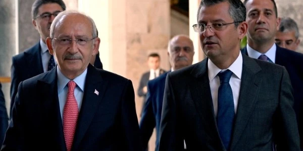 Kılıçdaroğlu ile Özgür Özel telefonda görüştü: Kurultay süreci konuşuldu