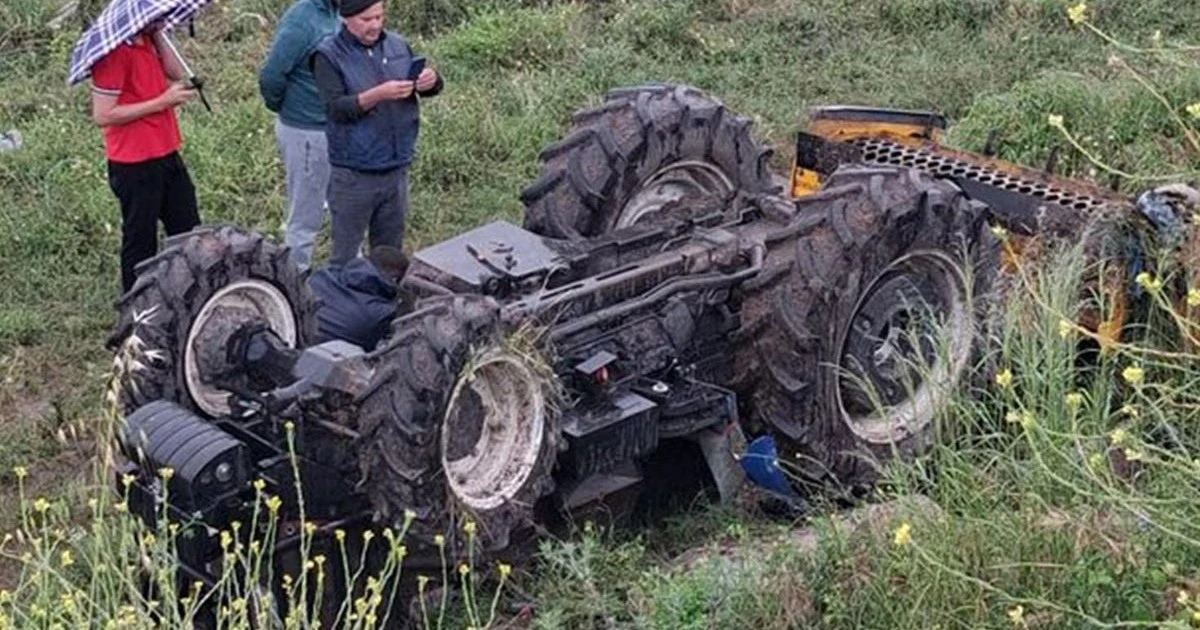 Hatay'da devrilen traktörün altında 15 yaşındaki çocuk öldü
