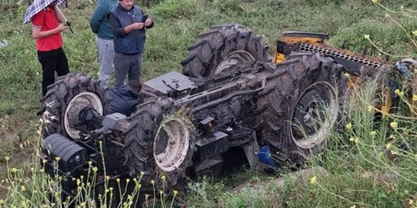Hatay'da devrilen traktörün altında 15 yaşındaki çocuk öldü