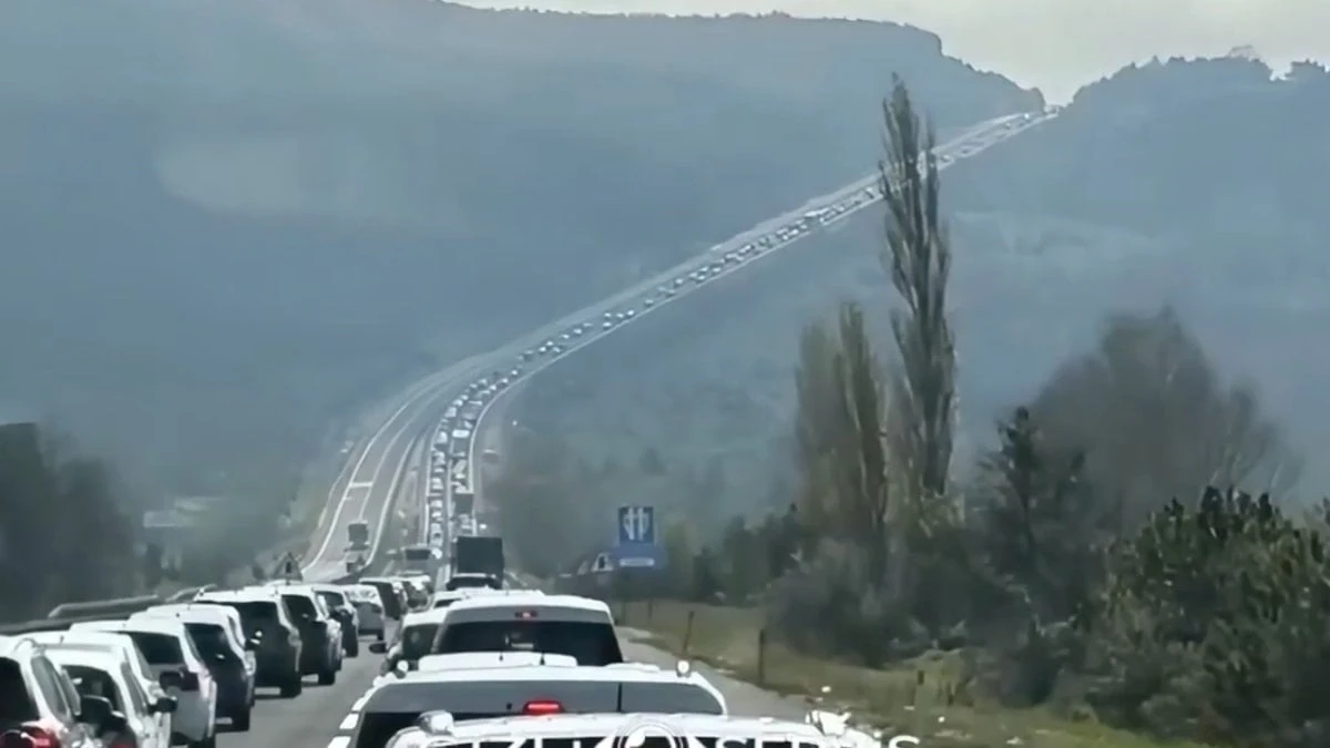 İstanbul’da bayram telaşı: Kent çıkışlarında kilometrelerce araç