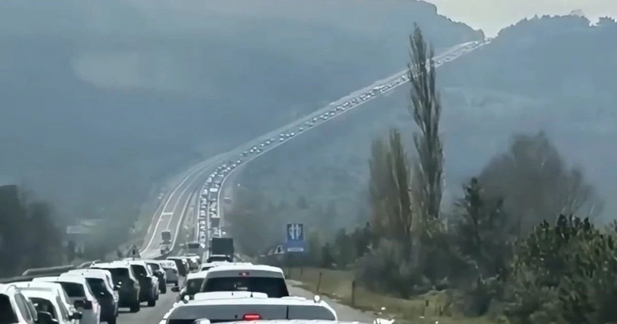İstanbul’da bayram telaşı: Kent çıkışlarında kilometrelerce araç