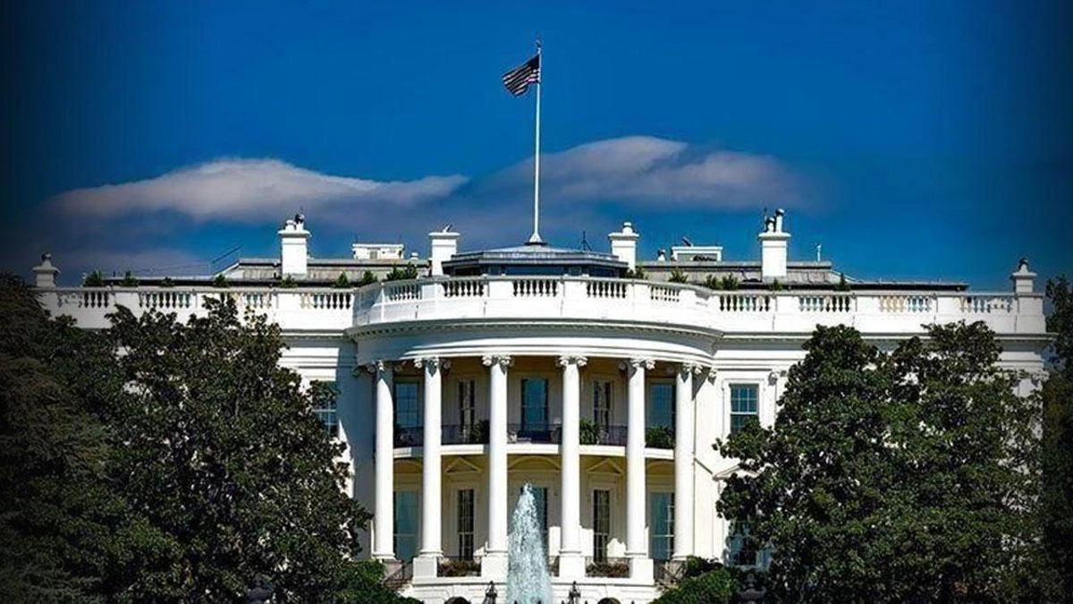 Beyaz Saray yakınlarında 20-30 silah sesi: Trump içeride, güvenlik alarma geçti