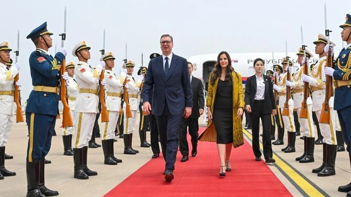 Sırbistan Cumhurbaşkanı Aleksandar Vucic dört günlük Pekin ziyareti için geldi