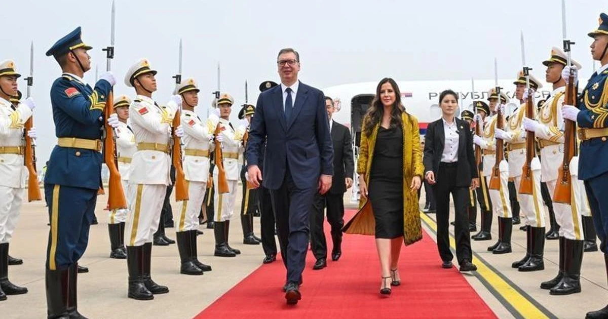Sırbistan Cumhurbaşkanı Aleksandar Vucic dört günlük Pekin ziyareti için geldi