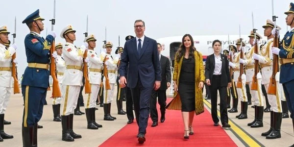 Sırbistan Cumhurbaşkanı Aleksandar Vucic dört günlük Pekin ziyareti için geldi